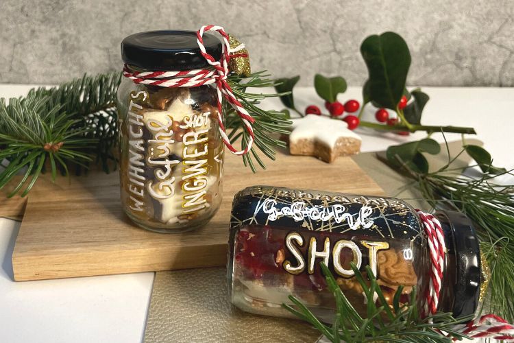 DIY Weihnachts-Shot - Gläser mit Weihnachts-Süßigkeiten für Weihnachtsgefühl