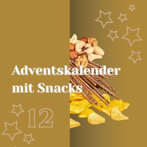 Symbolisches Adventskalendertürchen mit halb hervorschauenden Chips, Salzstangen und Nüssen mit Beschriftung Adventskalender mit Snacks